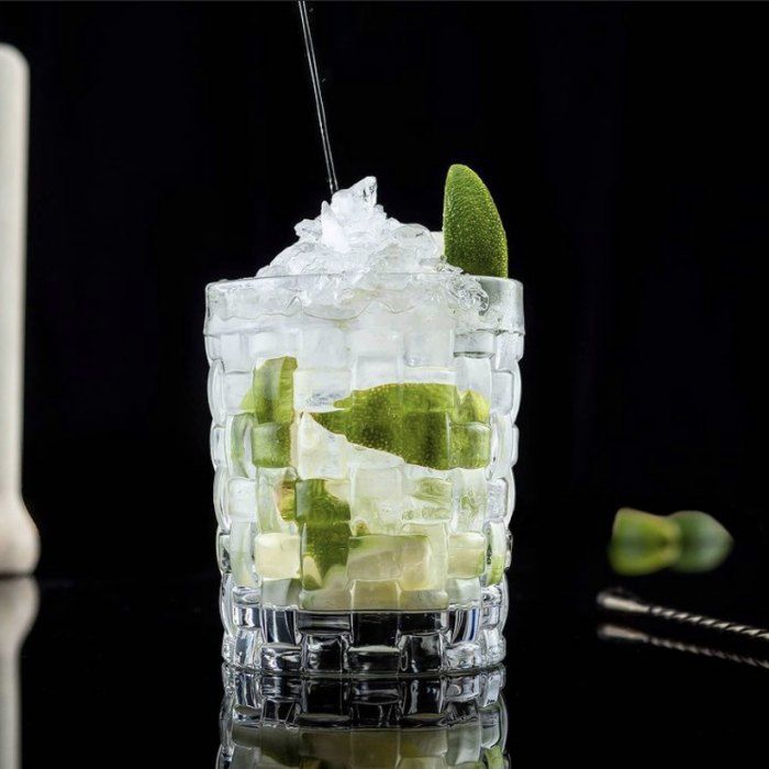 Cocktail Elderflower Caipirinha